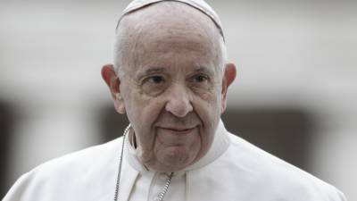Папа римский по совету врачей сядет на диету