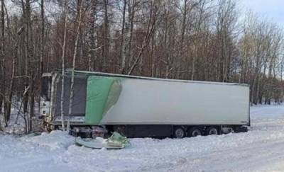 На трассе Тюмень - Ханты-Мансийск столкнулись два грузовика