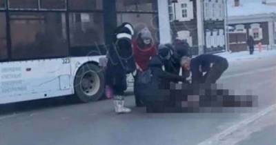 Авария дня. 18-летний парень попал под троллейбус в Иркутске
