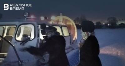 Спасатели в Татарстане помогли двум женщинам, которые застряли на льду Волги