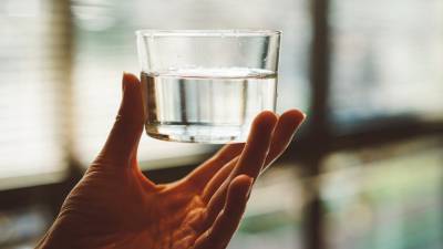 Гастроэнтеролог назвал норму потребления воды в день