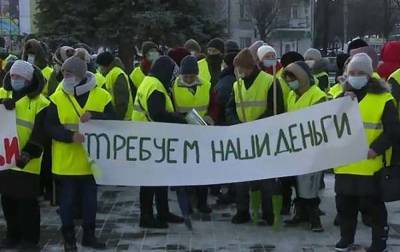 В Каменском дворники вышли на митинг из-за задержек по зарплате
