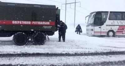 Снежный циклон, ДТП, пробки: какая ситуация в регионах Украины на четвертые сутки непогоды