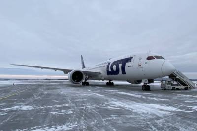 Самолет польской авиакомпании LOT, летевший из Сеула в Варшаву экстренно приземлился в Екатеринбурге