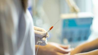 Жители ДНР получили вакцину "Спутник V" из России