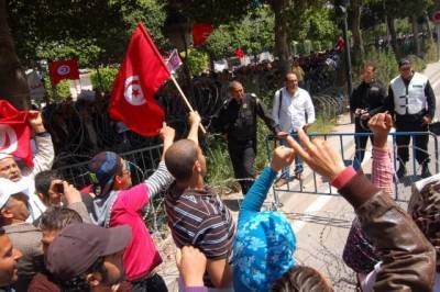 В столице Туниса прошла акция протеста против властей