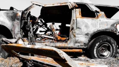 Полицейский чудом спас людей из горящего автомобиля в Дагестане