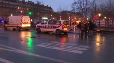 В Париже полиция применила водометы против участников акции протеста