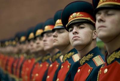 В России проиндексируют выплаты военным и сотрудникам органов исполнительной власти