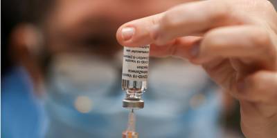 ВОЗ призывает развитые страны притормозить с вакцинацией от COVID-19, чтобы хватило другим
