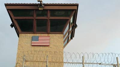 Пентагон временно отложил планы по вакцинации заключенных Гуантанамо
