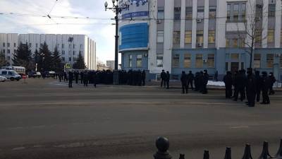 В Хабаровске силовики перекрыли место акции в поддержку Навального
