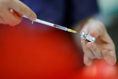 В США конгрессмен заразился коронавирусом после вакцинации Pfizer