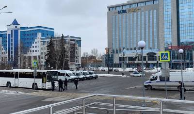 В Тюмени полиция собирается на площади у Технопарка