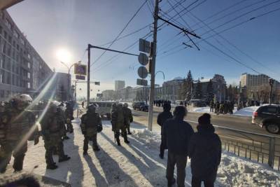 ОМОН и полиция оцепили здание правительства в Новосибирске