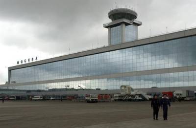 Десятки рейсов задержаны и отменены в аэропортах Москвы