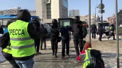 Во Владивостоке задержаны более 30 человек