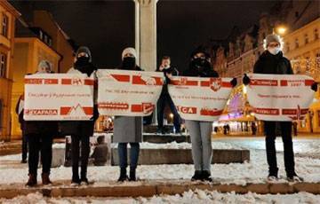 Белорусы Вроцлава провели акцию солидарности с Минском и его районами