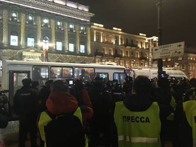 В Петербурге силовики пришли к активистам, правозащитникам и муниципальным депутатам