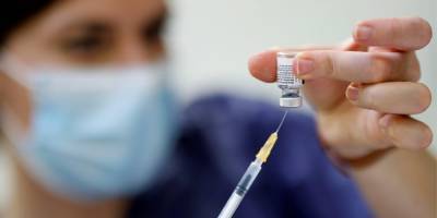 В США конгрессмен заразился коронавирусом после двух доз вакцины
