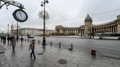 Сотрудники ГИБДД временно перекрыли проезд в центре Петербурга