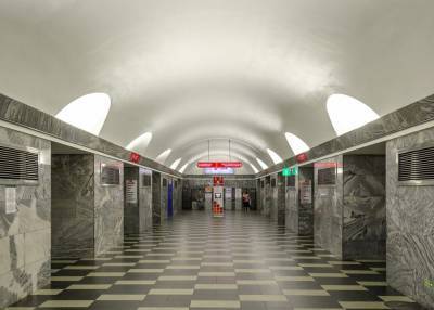 В Петербурге две станции метро закрыли на вход и выход