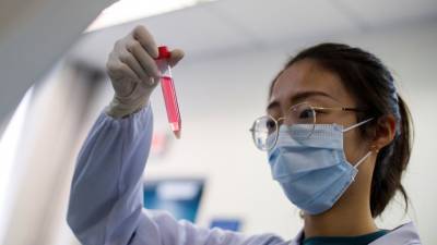 В Китае выявили более 100 случаев коронавируса за сутки