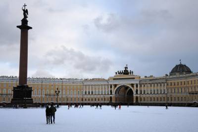 В Петербурге перекрыли Дворцовую площадь из-за незаконной акции