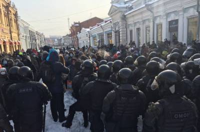 В Сибири на несанкционированных акциях в поддержку Навального задержаны несколько десятков протестующих