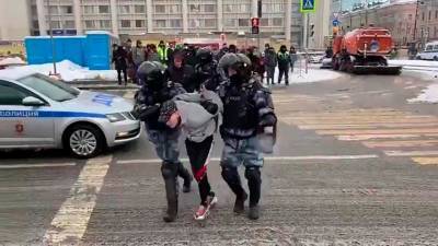 Москва: перекрытия в центре и первые задержания