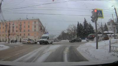 Тройное ДТП со скорой помощью в Иванове попало на видео