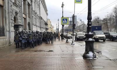 В Москве и Петербурге из-за протестных акций ограничили работу метро и перекрыли движение в центре