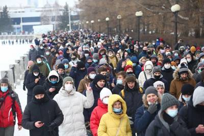 В Екатеринбурге на акцию Навального пришли около 7 тыс. человек. Задержаны 32 участника