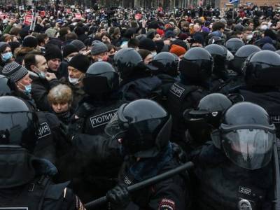 "Режим готов": Акции за Навального в Москве и Питере переносят из-за силовиков