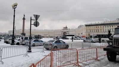В Петербурге закрыли доступ к Дворцовой площади