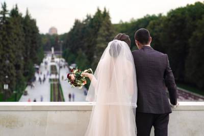 Около 6 тыс московских пар поженились в необычных местах в 2020 году