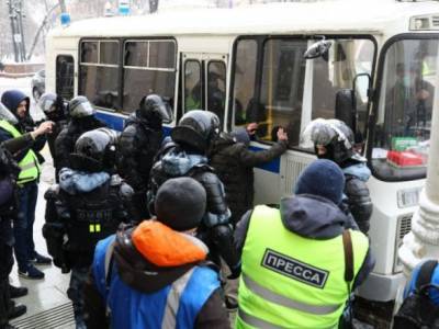 Протесты в РФ: количество задержанных достигло 465 человек