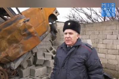 В Дагестане полицейский спас мужчин из горящей машины – МВД республики