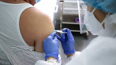 Израиль вакцинировал от коронавируса почти треть населения