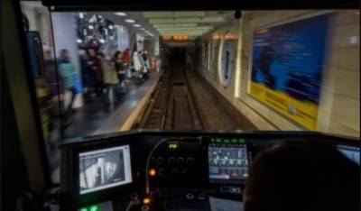 ЧП в метро Харькова: пассажир упал на рельсы на станции "Дворец Спорта", детали
