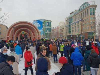 «Самых активных берем»: на Сухаревской и «Красных воротах» идут задержания (фото)