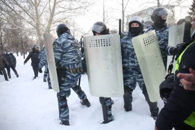 В Уфе начался силовой разгон протестной акции в поддержку Навального