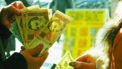 Кабмин обещает сравнять зарплату в Украине с зарплатой в Польше и Словакии