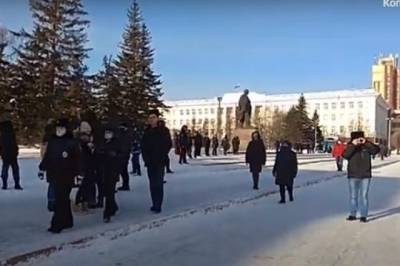 В столице Алтайского края прошла немногочисленная акция протеста
