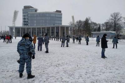 В Ярославле на площади Труда полиции больше, чем протестующих