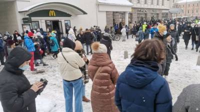 Незаконный митинг вызвал возмущение у петербуржцев