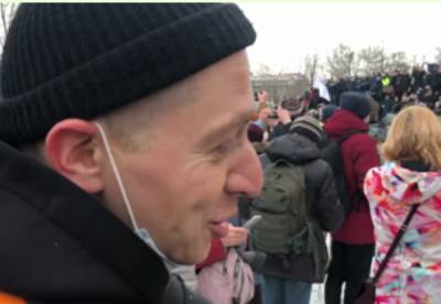 Рэпер Oxxxymiron в свой день рождения пришёл на несогласованную акцию в Петербурге