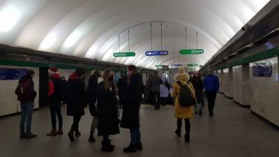 В петербургском метро организуют проверку после хлопка на "Чернышевской"