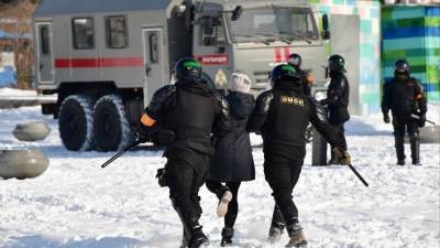 В Хабаровске и Владивостоке задержаны участники незаконных акций