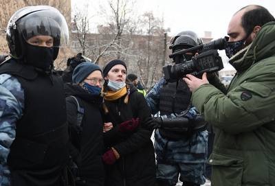 На незаконную акцию в Москве вышли около 300 человек